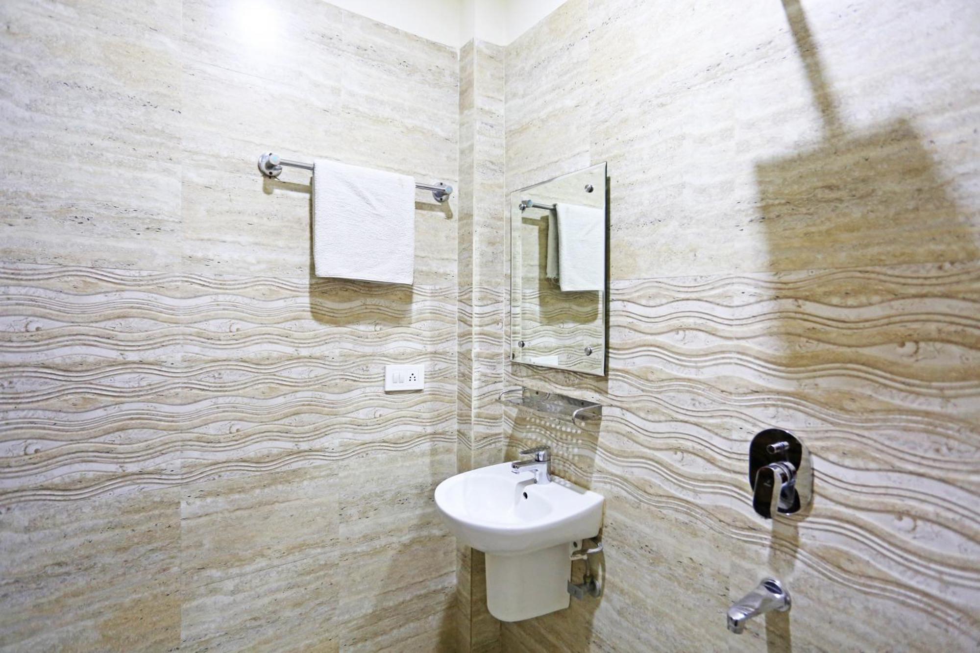 Hotel The Kiara Near Delhi Airport New Delhi Exterior photo