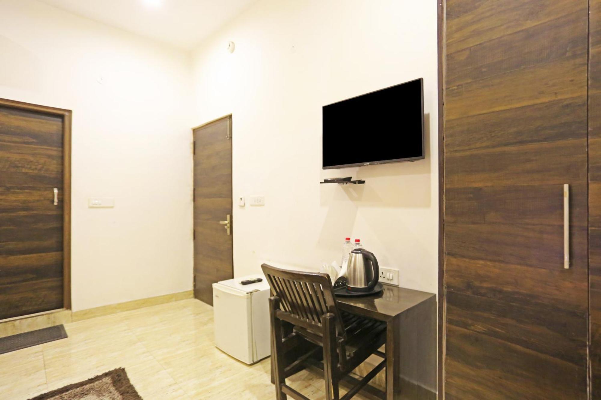 Hotel The Kiara Near Delhi Airport New Delhi Exterior photo